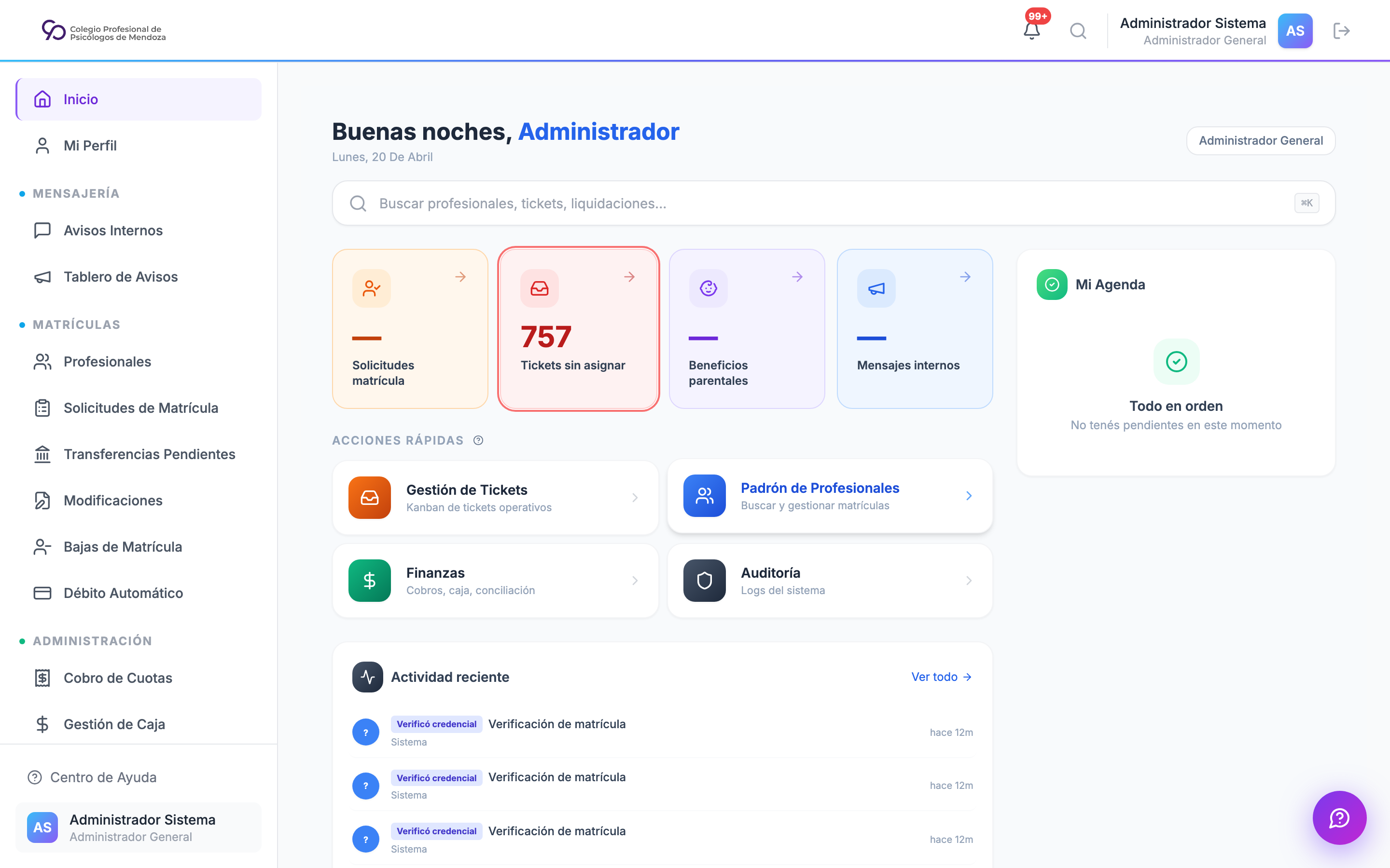 Dashboard del administrador con KPIs de solicitudes, tickets, beneficios, mensajes y agenda